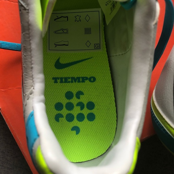 Nike Soccer women’s shoes cleats - 7 US - Picture 3 of 4